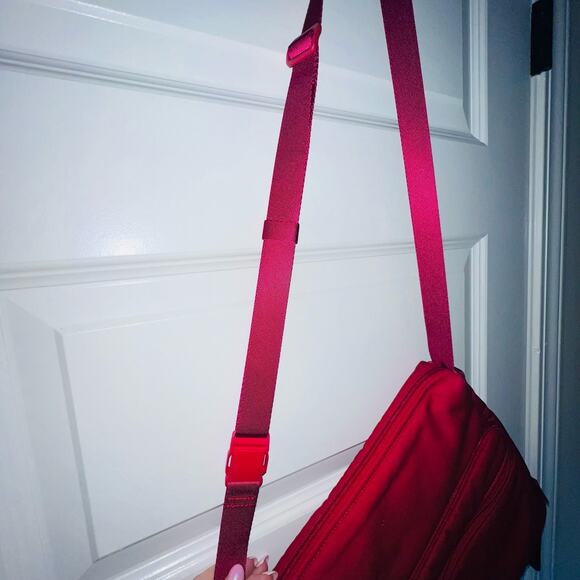 Vera Bradley Crossbody Bag, Cardinal Red, NWT - Picture 3 of 9